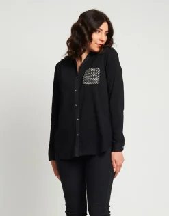 Camicia con bottoni e taschino di borchie