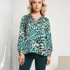 Camicia in raso fantasia verde con anelli