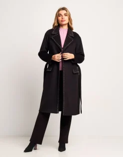 Cappotto con borchie e cintura