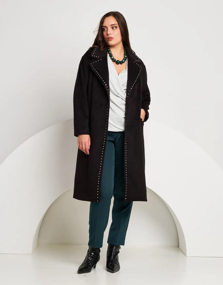 Cappotto con borchie e cintura