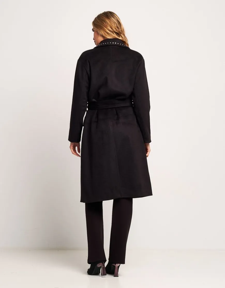Cappotto con borchie e cintura