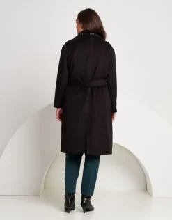 Cappotto con borchie e cintura