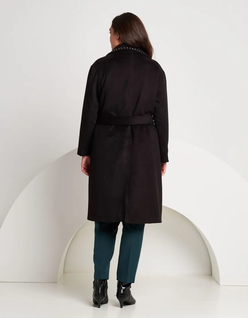 Cappotto con borchie e cintura