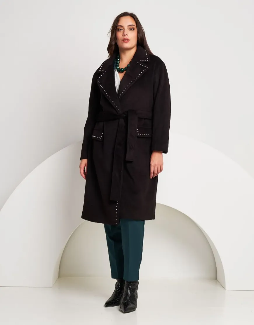Cappotto con borchie e cintura