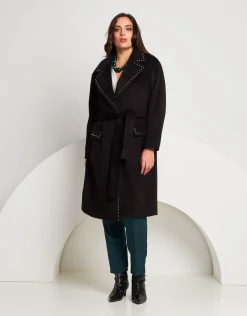Cappotto con borchie e cintura