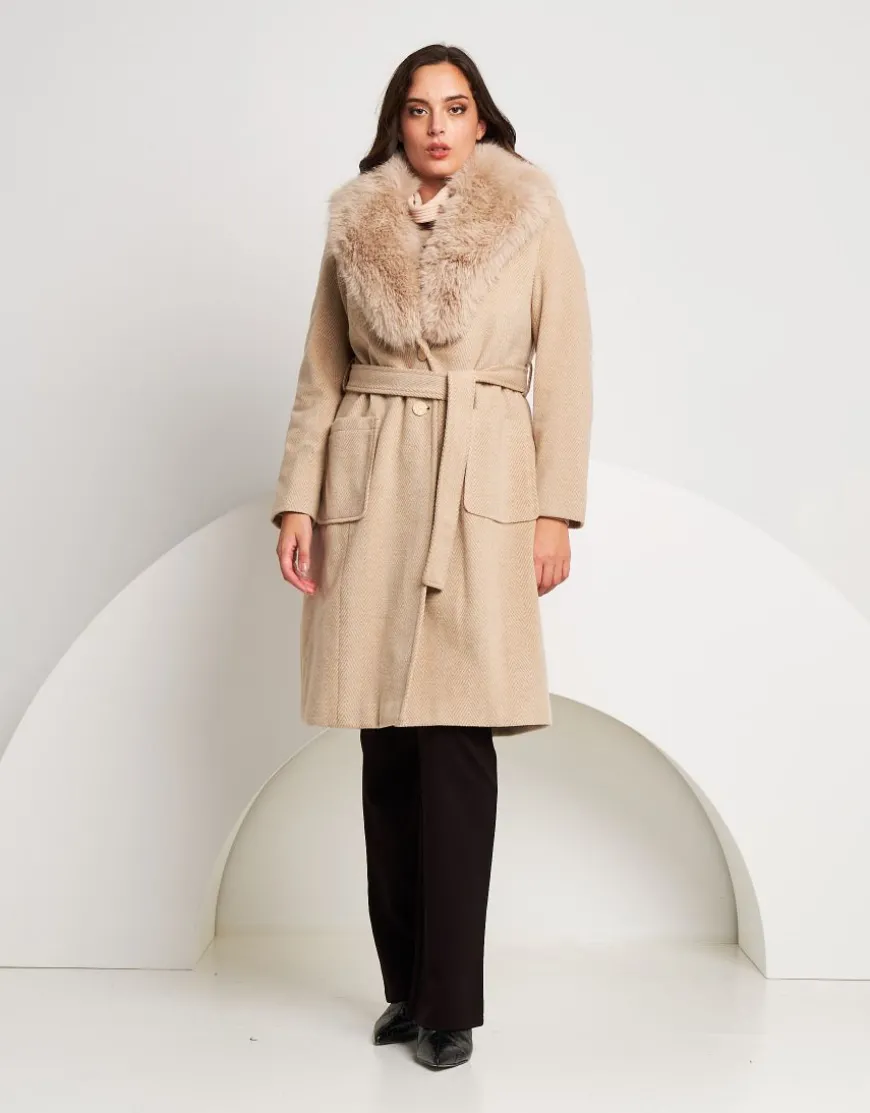 Cappotto lungo con cintura e collo in ecopelliccia