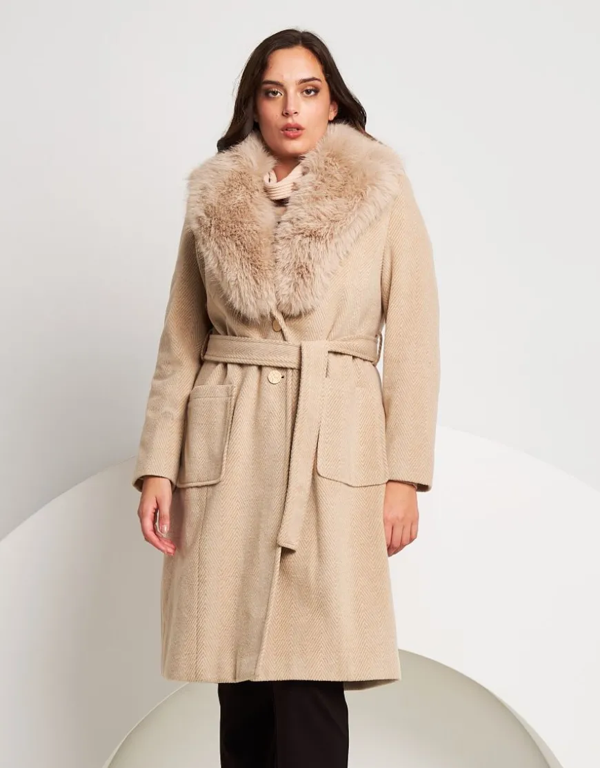 Cappotto lungo con cintura e collo in ecopelliccia
