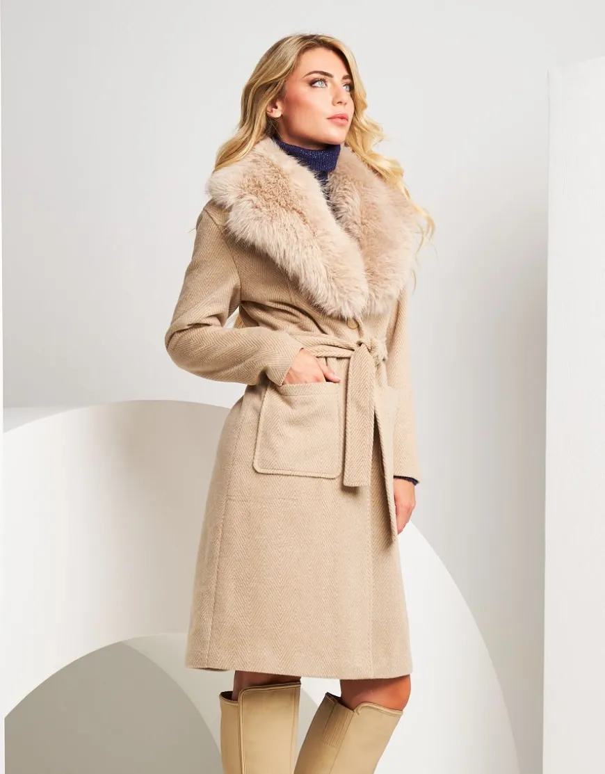 Cappotto lungo con cintura e collo in ecopelliccia