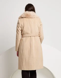 Cappotto lungo con cintura e collo in ecopelliccia