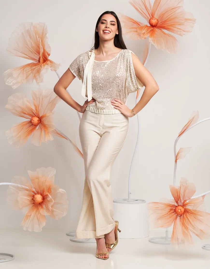 Casacca asimmetrica con paillettes e fiocco