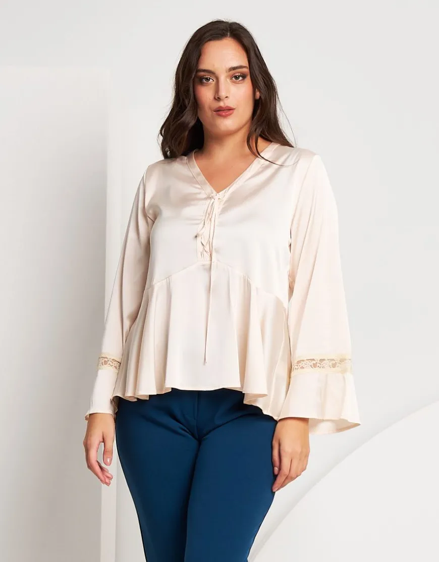 Casacca in raso con pizzo