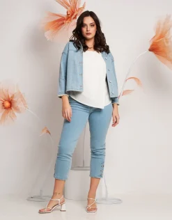 Giubbino in jeans chiaro con strass