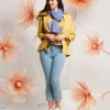 Jeans Capri chiaro con bottoni gioiello