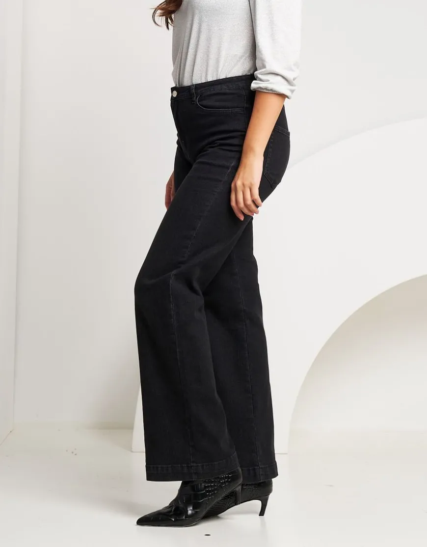 Jeans largo con tasca animalier
