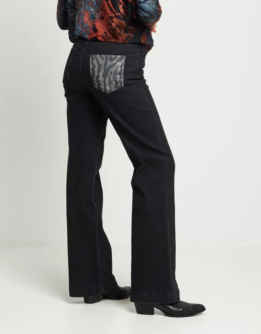 Jeans largo con tasca animalier