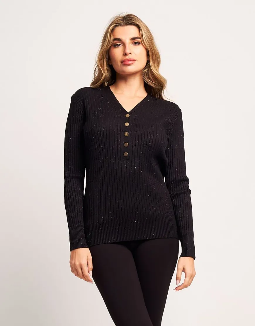 Maglia a coste con bottoni sullo scollo