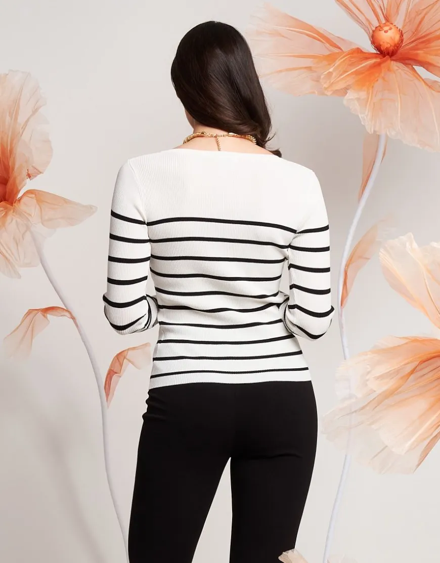 Maglia a coste con chiusura ad anelli