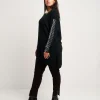 Maglia con strass sulle maniche
