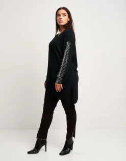 Maglia con strass sulle maniche