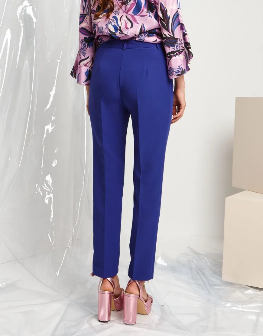 Pantalone a gamba stretta