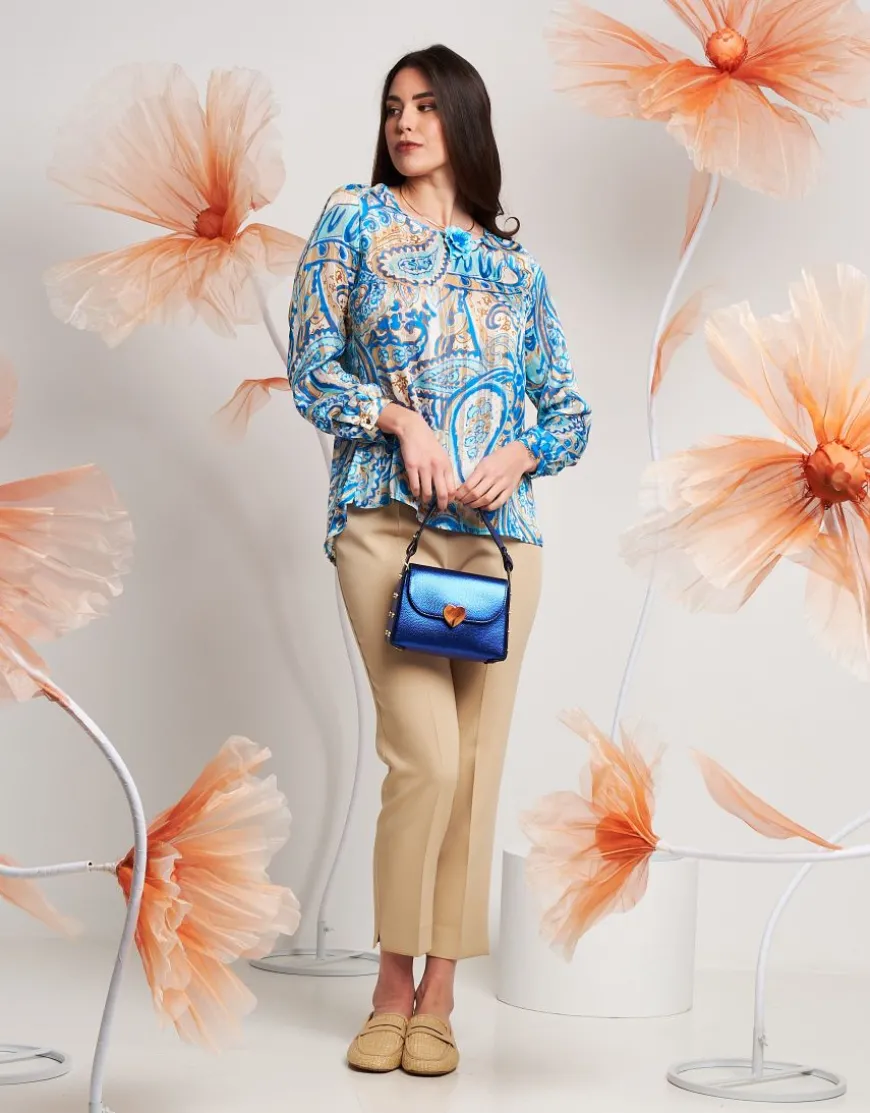 Pantalone con elastico e spacchi