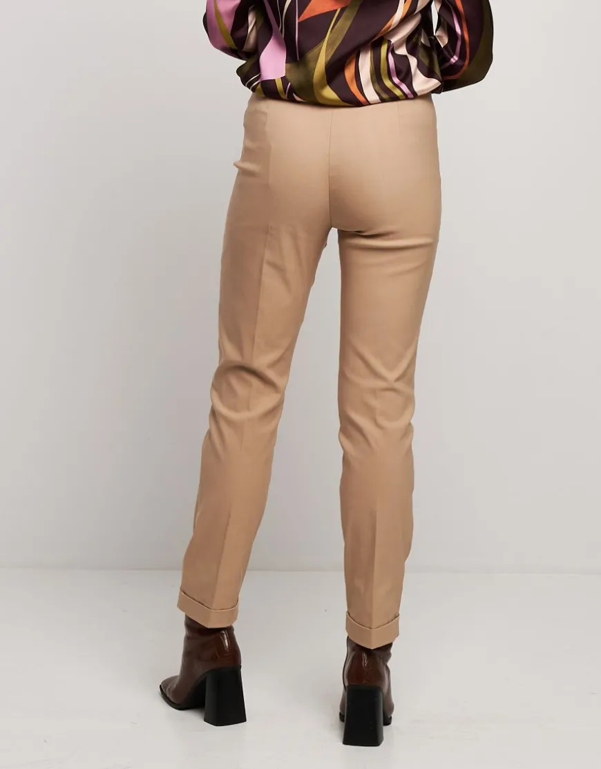 Pantalone con elastico e risvolto