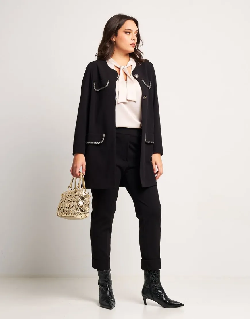 Pantalone con risvolto e pattine bordate