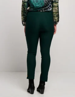 Pantalone con spacchetti e bottone