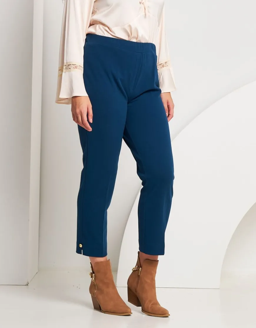 Pantalone con spacchi e bottoni sul fondo