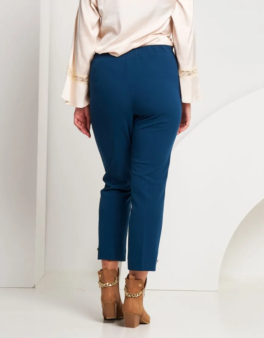 Pantalone con spacchi e bottoni sul fondo