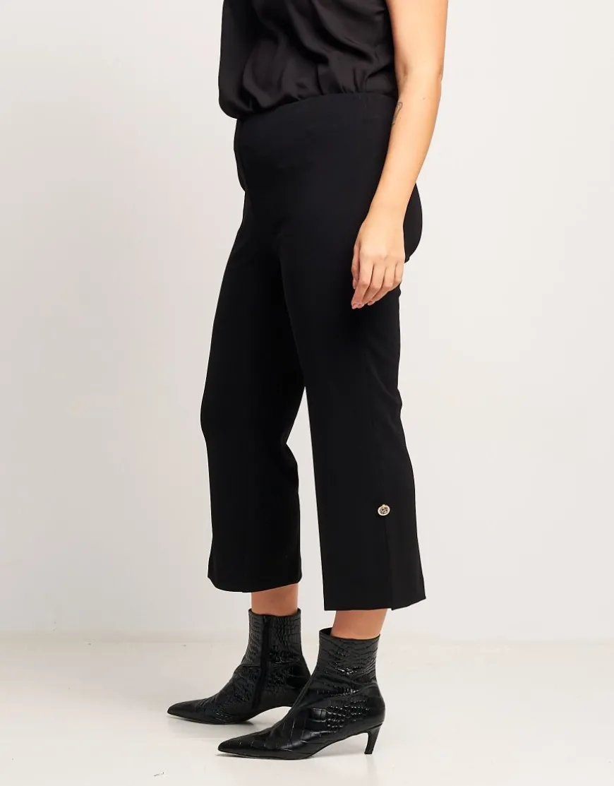Pantalone con spacco e bottoncino