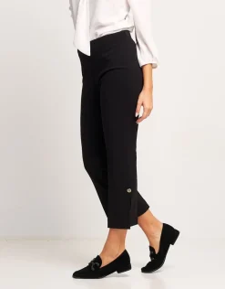 Pantalone con spacco e bottoncino