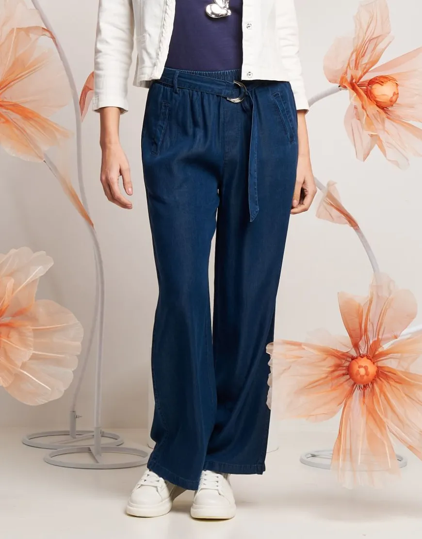 Pantalone con tasche e cintura
