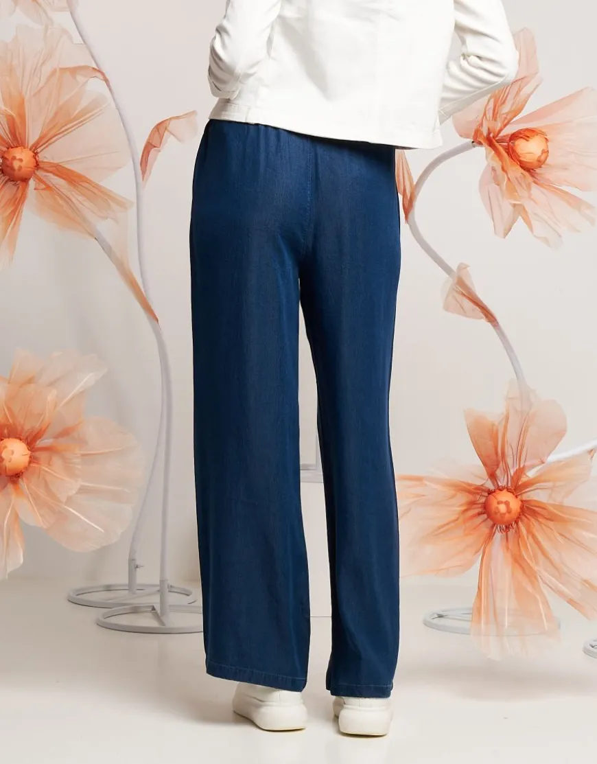 Pantalone con tasche e cintura