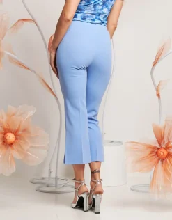 Pantalone cropped con spacchi laterali