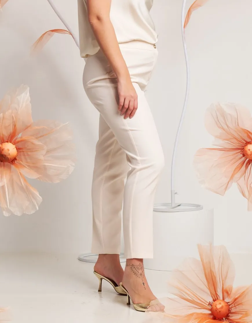 Pantalone dritto con elastico posteriore