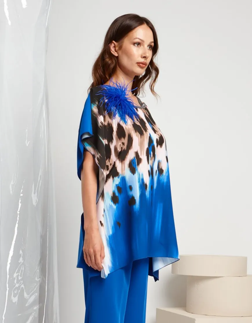 Poncho con fronte fantasia animalier e spallina