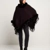 Poncho con pon-pon e frange