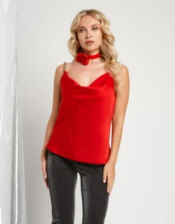 Top in raso con scollo e catene