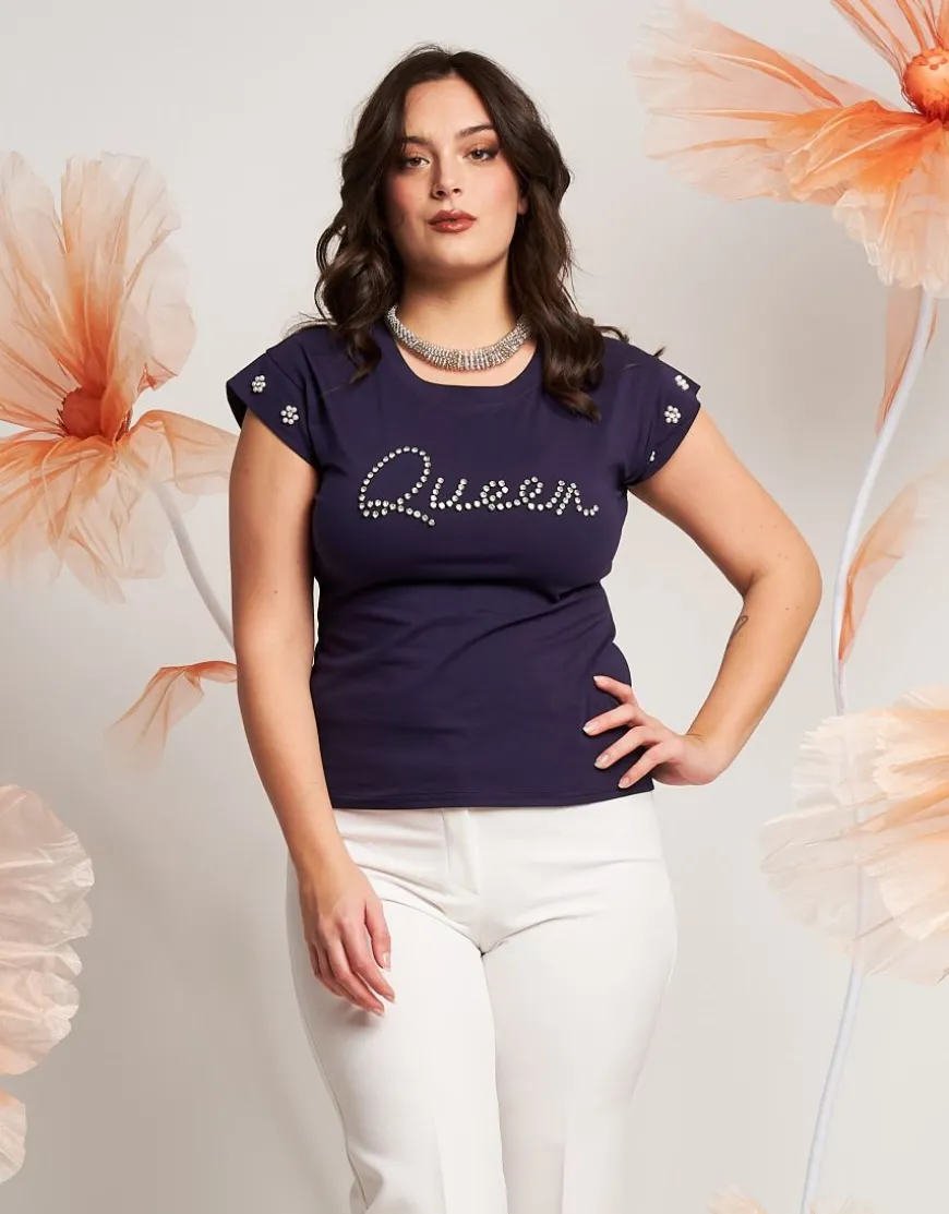 T-shirt con scritta di pietre