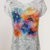 T-shirt con stampa laminata e risvolti