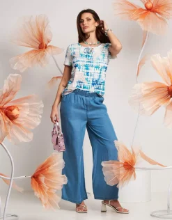 T-shirt con volants e laccio