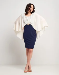 Vestito a tubino con mantellina
