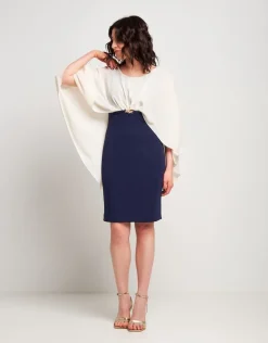 Vestito a tubino con mantellina