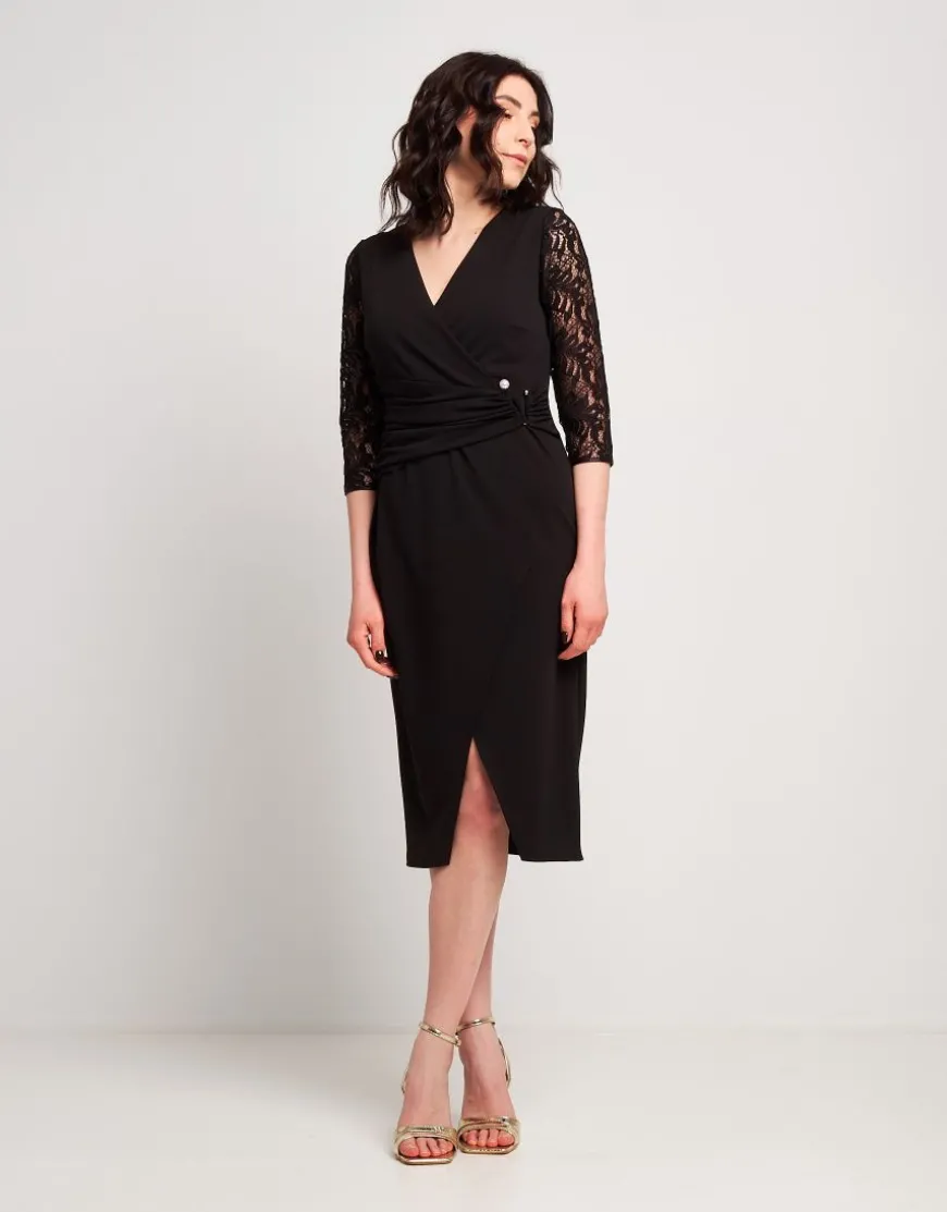 Vestito con drappeggio e pizzo