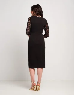 Vestito con drappeggio e pizzo