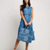 Vestito in denim con tasche e cintura