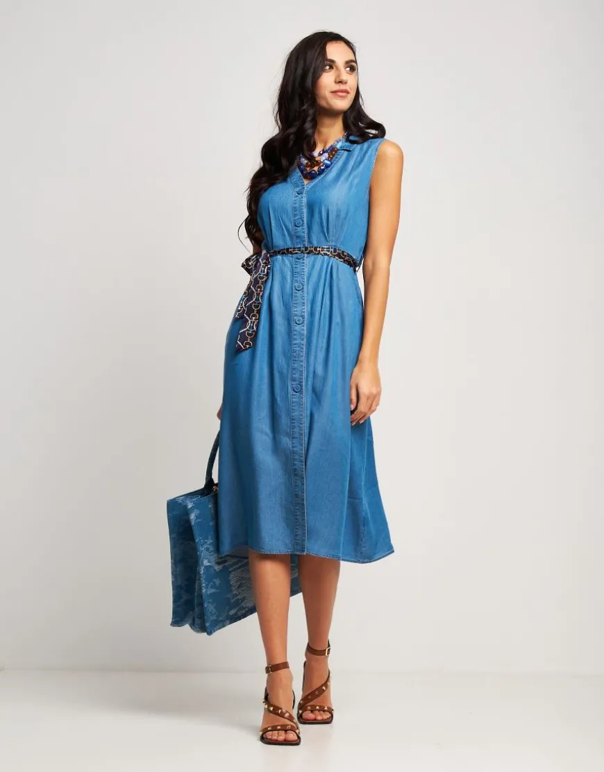 Vestito in denim con tasche e cintura