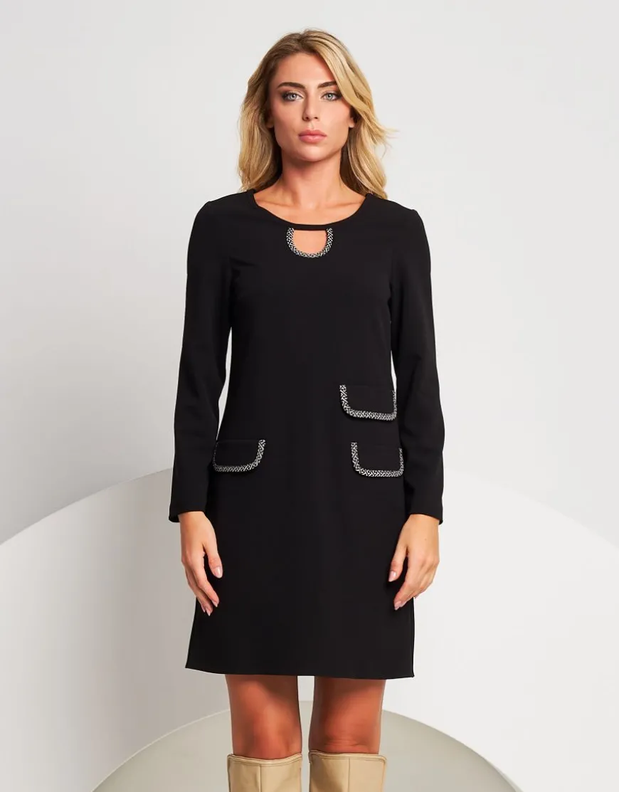 Vestito svasato con pattine bordate